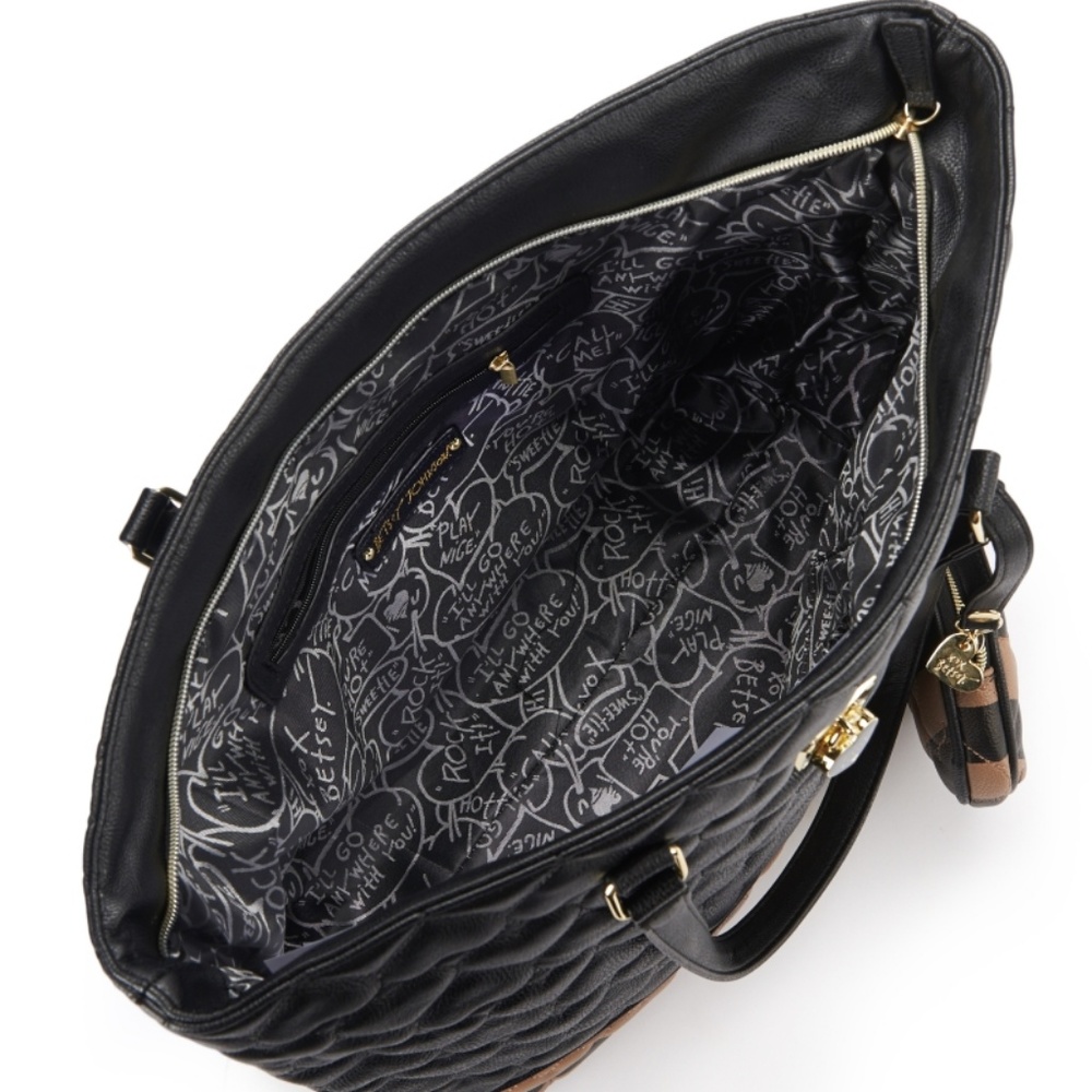 NWT Betsey Johnson 2-in-1 Heart Quilted Tote/Coin - Picture 4 of 4